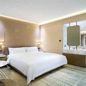 Vichan Queen Bed Boom